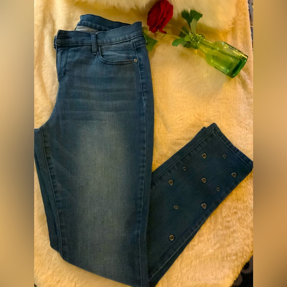 SOHO - Blue 5 pocket straight leg jeans with circle design @ the bottom legs. 10